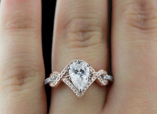 Luxury Jewelry 2017/2018 : What a unique two-tone engagement ring – LOVE!…