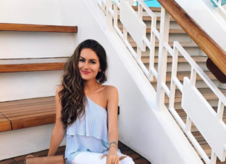 Street Style : Caitlin knows that blue pinstripes go a treat with white jeans,…