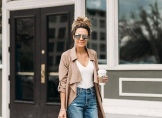 Street Style : Christine Andrew wears a pair of ripped denim jeans, rolled at…