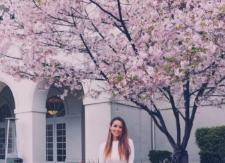 Street Style : Jessica Ricks wears a gorgeous pink suede pencil skirt with a…