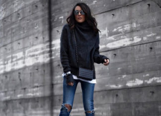 Street Style : Lucy Hernandez pairs distressed denim jeans with patent navy…