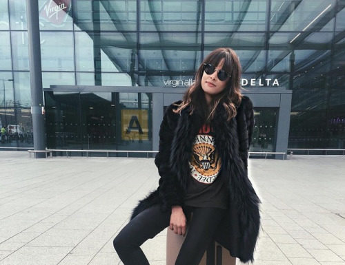 Street Style : Michelle’s travel style consists of leather leggings, a classic…