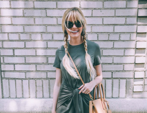 Street Style : Olive Greenvia barefootblonde