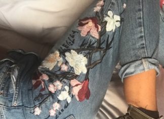 Street Style : streetstyleplatform:
Blue Denim Jeans with Details