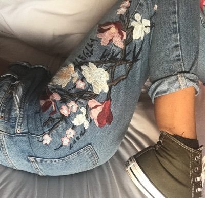 Street Style : streetstyleplatform:
Blue Denim Jeans with Details