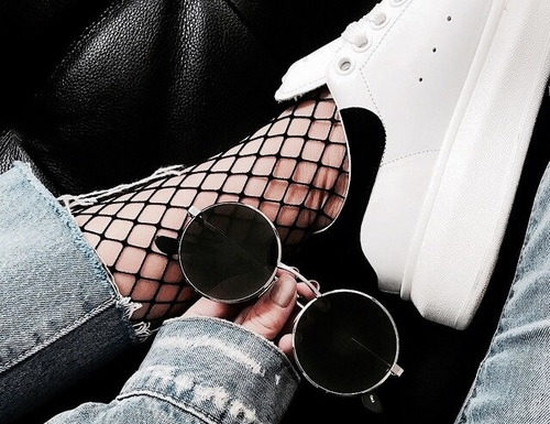 Street Style : streetstyleplatform:
Round Vintage Sunglasses