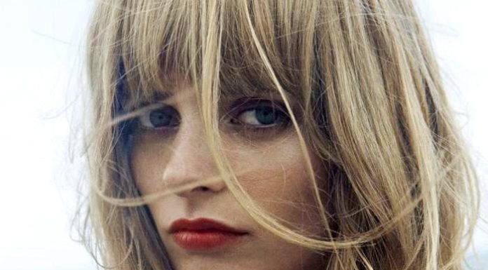 Trendy Hair Style : Carré décoiffé + trait de rouge à lèvres = le bon mix…