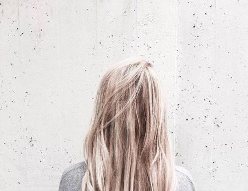 Trendy Hair Style : Cheveux longs et blond polaire…