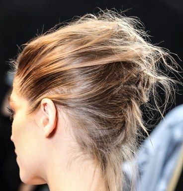 Trendy Hair Style : Coiffure facile pour les fêtes : Le chignon tressé – Idées coiffures : 7 coiffures de podium faciles pour les fêtes