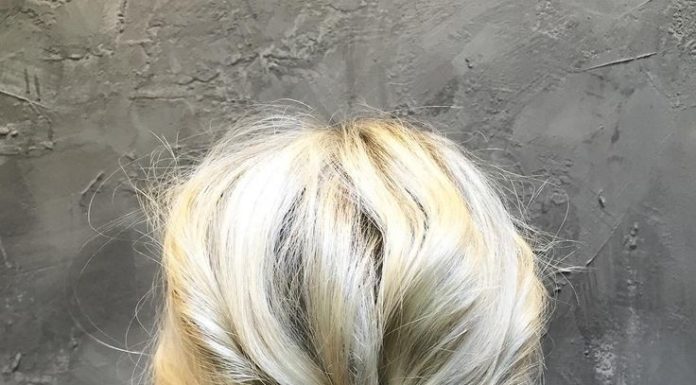 Trendy Hair Style : Coup de coeur pour ce chignon bas messy #lookdujour #ldj #hair #hairdo #updo #lo…