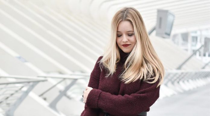 Trendy Hair Style : Donner un second souffle à un pull grâce à une ceinture
