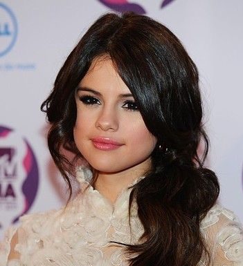 Trendy Hair Style : Hairstyles For Round Faces: Celebrity Inspiration For the Salon