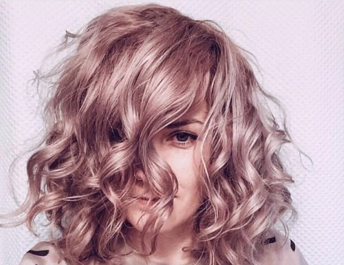 Trendy Hair Style : Like the curl on this one….
