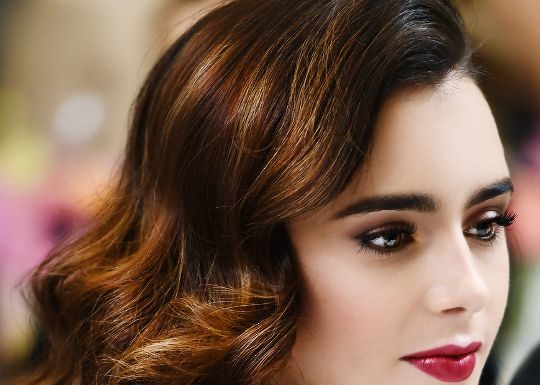Trendy Hair Style : Lily Collins…