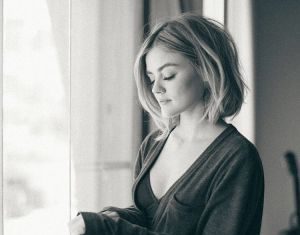 Trendy Hair Style : Loving this 1970’s Inspired Lucy Hale | Glitter Magazine