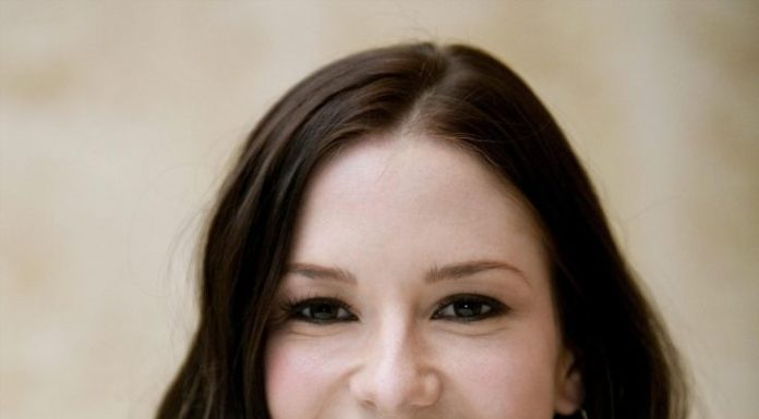 Trendy Hair Style : People – Chyler Leigh