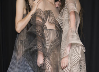 Fashion : Iris van Herpen Couture FW17
Posted by x
