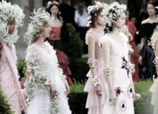 Fashion : lesliaisonsdemarieantoinette:
Backstage Rodarte ss 2018 Paris…