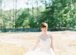 Beautiful Brand Wedding Dresses : Bridal Inspiration Shoot Featuring a Must-See BHLDN Dress | Photography: Jessica…