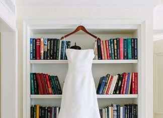 Beautiful Brand Wedding Dresses : Chic strapless wedding dress: Photography: Anna Routh – anagramphoto.com/…