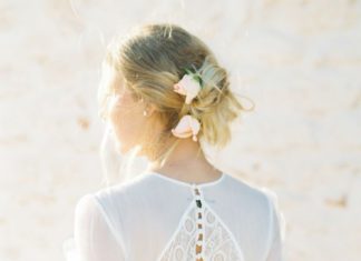 Beautiful Brand Wedding Dresses : Mini peekaboo back wedding dress: Photography: Stephanie Kapra – www.stefaniekap…