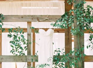 Beautiful Brand Wedding Dresses : Simplistic strapless wedding dress: Photography: Hunter Ryan – hunterryanphoto.c…