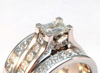 Diamond Rings : Modern Horizontal Emerald Cut diamond Engagement ring & Matching wedding rin…