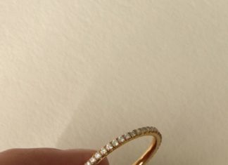 Diamond Rings : VOW: Vrai & Oro Wedding Solitaire Engagement Ring. Modern, simple diamond ri…