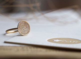 Engagement Rings & Wedding Rings : 18k yellow gold ring with 90 diamonds placed in a bowl or satellite shaped metal…