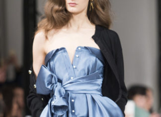 Fashion : Alexis Mabille FW17
Posted by x