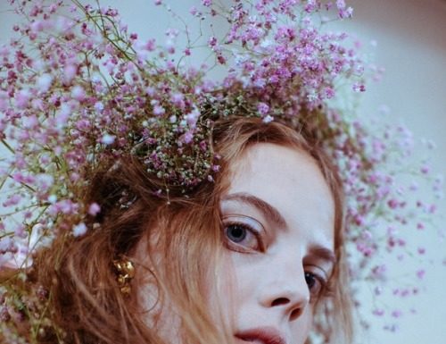 Fashion : Backstage at Rodarte SS18, Parisphotographed by Lillie Eiger for…