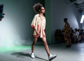 Fashion : Coolness at landlord ss18. @cfda
(Ph @paulterrie x…