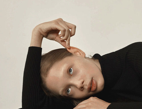 Fashion Editorial : driflloon:
études: indira tamas for sticky magazine