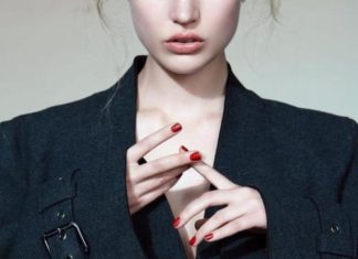 Fashion Editorial : “Le Rouge et le Noir”
Elsa Brisinger by Greg Swales…