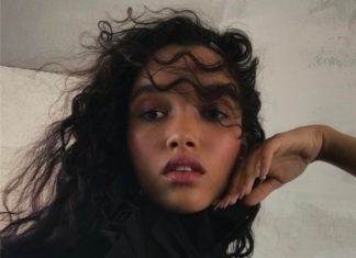 Fashion Editorial : synqra:
https://www.instagram.com/p/BVNaziCl85c/