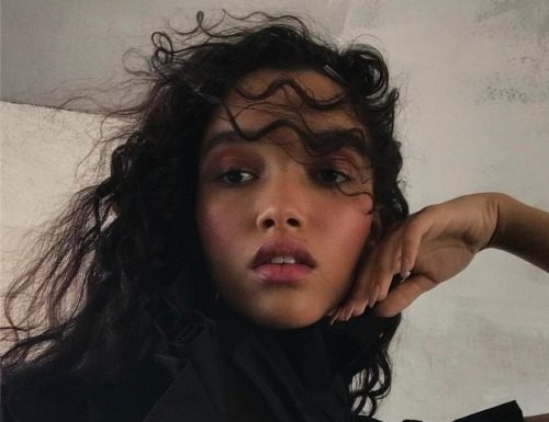 Fashion Editorial : synqra:
https://www.instagram.com/p/BVNaziCl85c/