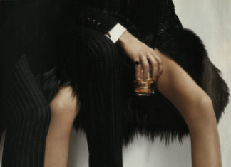 Fashion Editorial : vuittonv:gucci fw04, by mario testino.