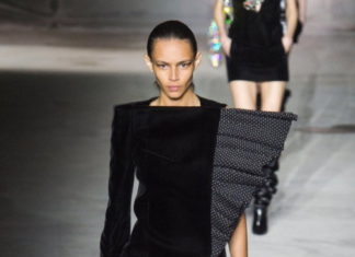 Fashion : fashiondailymag:
SAINT LAURENT fw17 wowness by anthony…