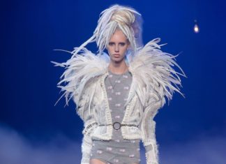 Fashion : fashiondailymag:
the first 10. marc jacobs ss17 #NYFW via MARC…