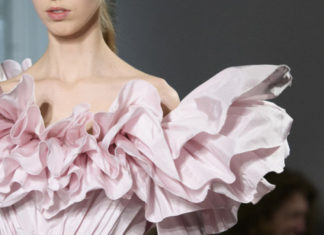 Fashion : Giambattista Valli SS17
Posted by x