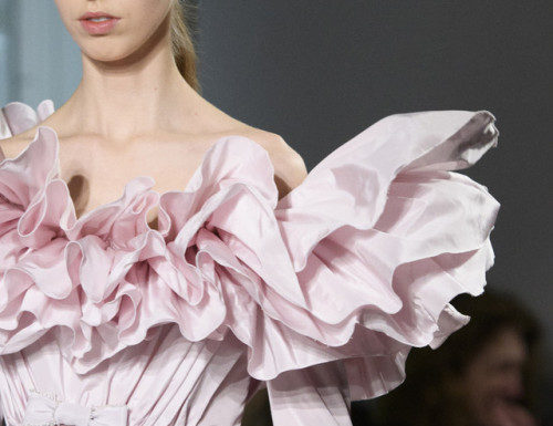 Fashion : Giambattista Valli SS17
Posted by x