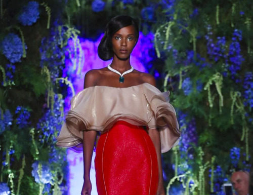 Fashion : Guo Pei Couture FW18
Posted by x
