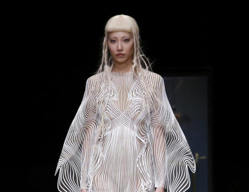 Fashion : Iris van Herpen Couture FW17
Posted by x
