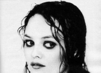 Fashion : jinxproof:
Vanessa Paradis | ph. Ellen von Unwerth