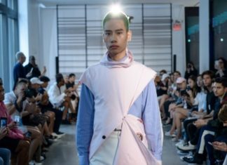 Fashion : Kenneth Ning ss18 NYFWM
(Ph @paulterrie x @fashiondailymag)