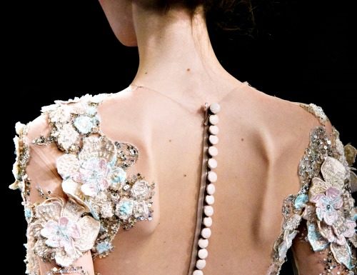 Fashion : modelsandfashiondiary:Ziad Nakad Spring 2017 Couture – Details.