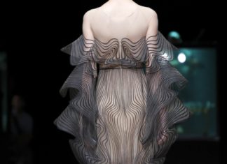 Fashion : notordinaryfashion:
Iris Van Herpen Haute Couture F/W 2017/18