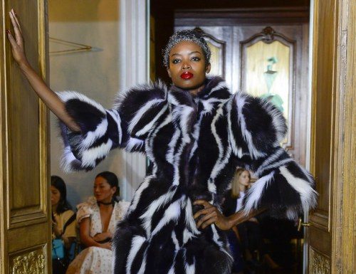 Fashion : Ronald van der Kemp Couture FW17
Posted by x