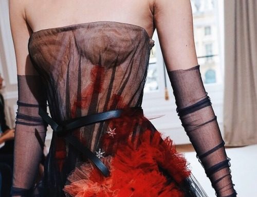 Fashion : Schiaparelli Fall 2018 Haute Coutureposted by fatalscroll