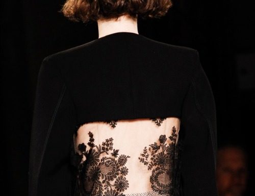 Fashion : Stella McCartney @ F/W 2017posted by fatalscroll